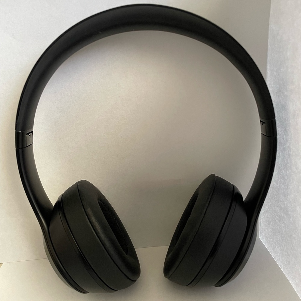 Beats Solo3 Wireless On-Ear Headphones
with Apple W1 Headphone Chip - Black